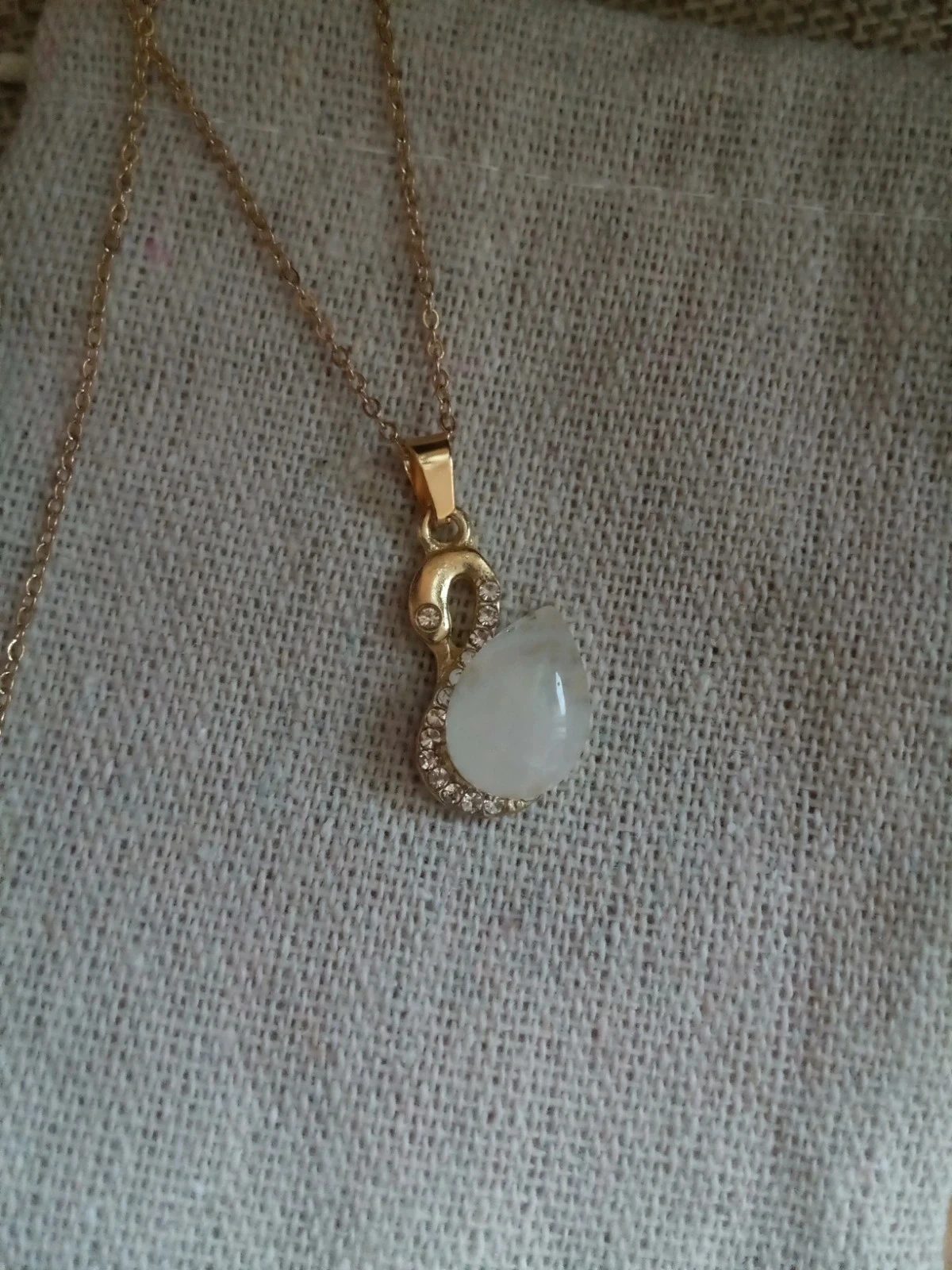 Collier cygne avec pierre de cristal de roche – photo 3